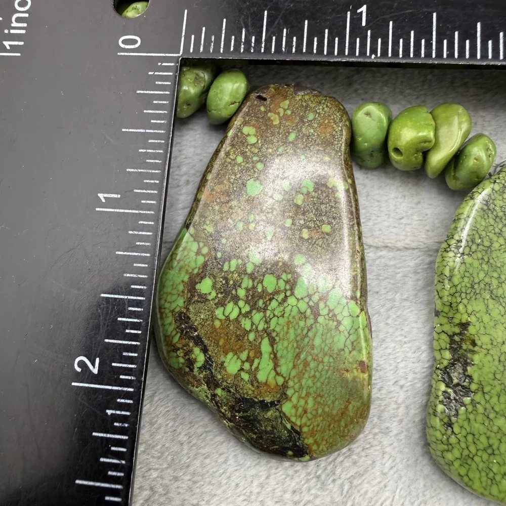 Vintage Statement Necklace Kelly Green Stone Layered HEAVY 18" - Picture 2 of 11